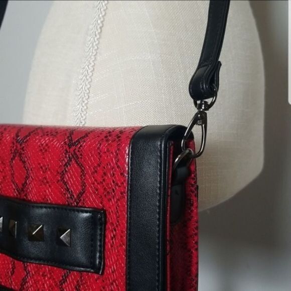 JL Womens Red & Black Snakeskin Embosse Medium Crossbody Bag - New - Picture 12 of 12